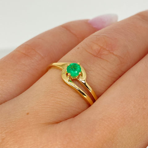 Anillo Solitario Esmeralda 0.2Ct  Oro amarillo 18k / Talla 6 1/4 / 2,17 Gr / 3,8 mm  *