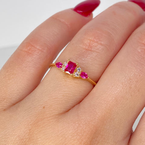 Anillo Solitario Circones Fucsias Blancos Oro amarillo / Talla 6 3/4 / 1,85 Gr