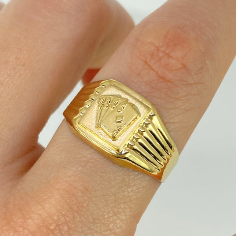 Anillo Sello Cartas Oro amarillo 18k / Talla 10 1/4 / 2,08 Gr †