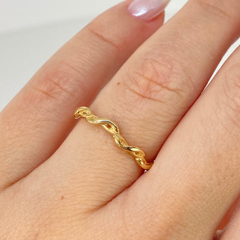 Anillo Lineas Curvas Oro amarillo 18k / Talla 6 3/4 / 1,02 Gr
