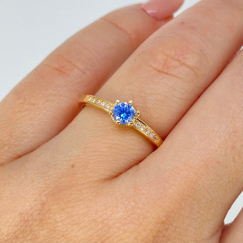 Anillo Solitario Circones Blancos Celeste Oro amarillo / Talla 7 / 2,15 Gr †