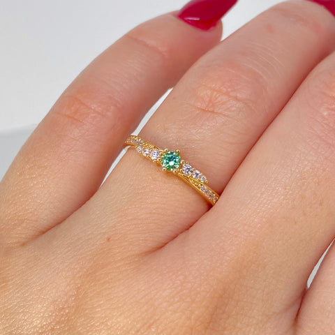 Anillo Solitario Circones Blancos Verdes Oro amarillo / Talla 6 / 1,65 Gr