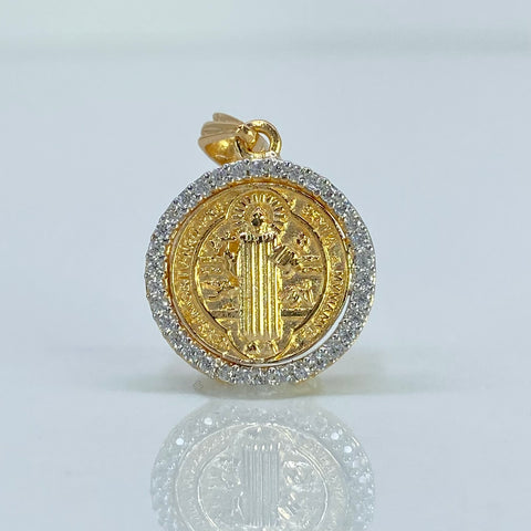 Dije San Benito Borde Circones Blancos Oro amarillo 18k 2,19 Gr / 2,2 Cm