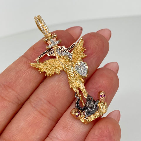 Dije San Miguel Arcangel Circones Blancos Oro amarillo y Oro blanco 18k 9,68 Gr / 5,5 Cm *