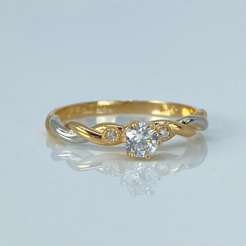Anillo Solitario Circones Entorchados Circones Blancos Oro amarillo y Oro blanco / Talla 7 3/4 / 2,6 Gr