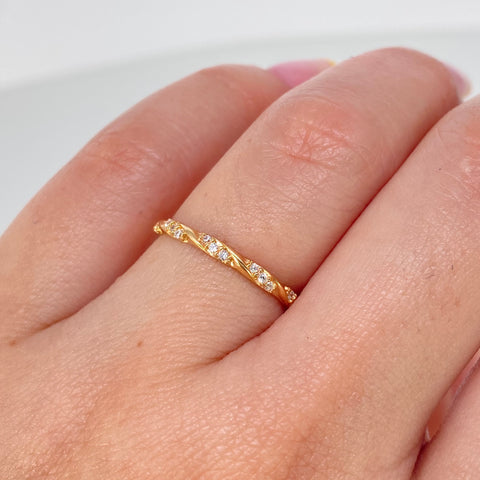 Anillo Lineas Cruzadas Circones Blancos Oro amarillo / Talla 6 / 1,12 Gr †