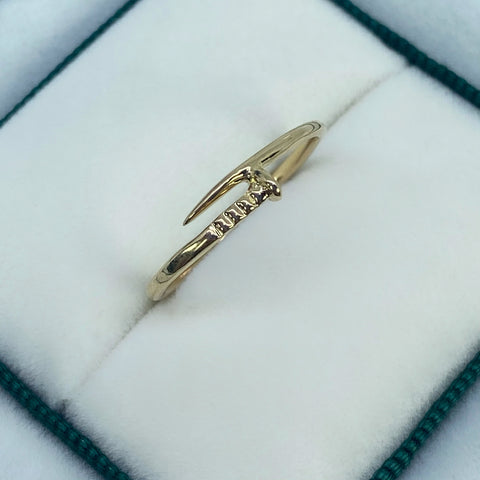 Anillo Clavo Oro amarillo 18k / Talla 6 / 1,24 Gr *