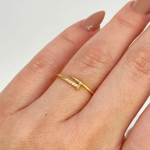 Anillo Clavo Oro amarillo 18k / Talla 7 1/2 / 1,33 Gr *