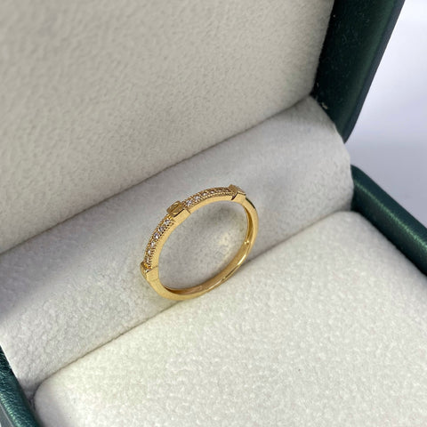 Anillo CT Circones Blancos Oro amarillo 18k / Talla 6 1/2 / 1,43 Gr
