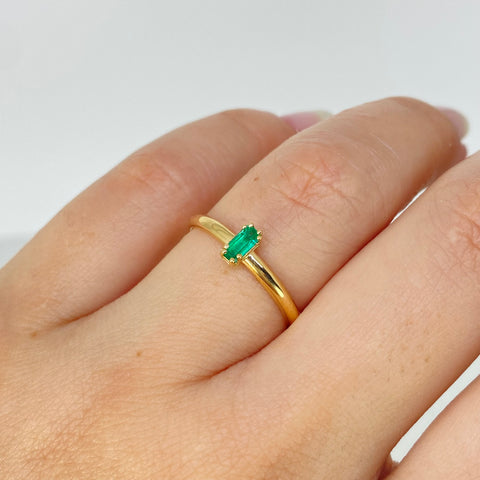 Anillo Solitario 17PTS Esmeralda Oro amarillo 18k / Talla 6 3/4 / 1,66 Gr *