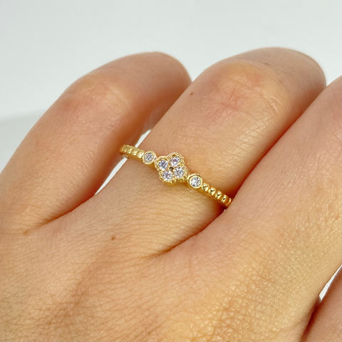 Anillo Trebol Circones Blancos Oro amarillo 18k / Talla 6 3/4 / 1,93 Gr