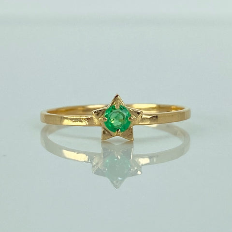 Anillo Estrella Esmeraldas 13pts Oro amarillo 18k / Talla 6 3/4 / 1,27 Gr †