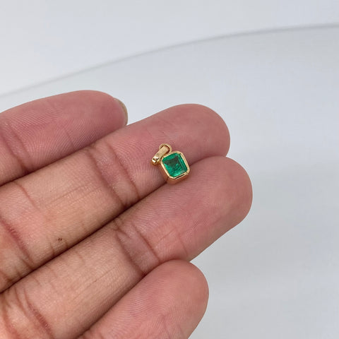 Dije Cuadrado Esmeralda 46PTS Oro amarillo 0,66 Gr / 1,3 Cm *