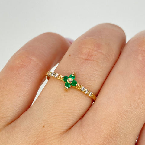 Anillo Trebol Esmeraldas 12pta Diamantes 4pts Oro amarillo 18k / Talla 7 1/2 / 1,56 Gr *