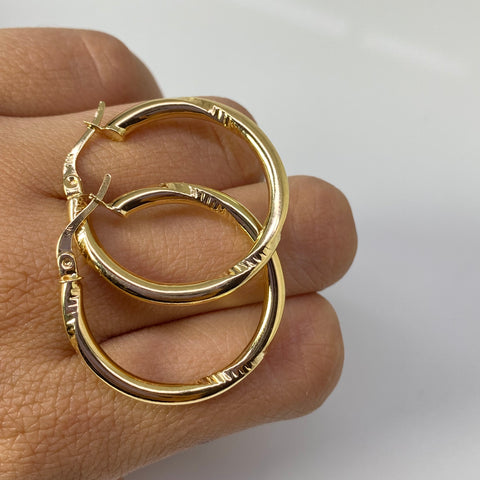 Candongas Lisas Redondas / Semi Diamantadas  Oro amarillo 18k 3,19 Gr / 3,1 Cm  †