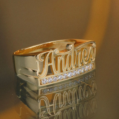 Anillo Nombre POR FABRICACIÓN Oro amarillo 18k / Talla 11 1/4 / 9,64 Gr *