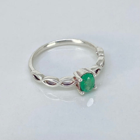 Anillo Esmeralda Ovalado 0.28Ct / Talla 6 1/2 Plata 925 1,64 Gr *