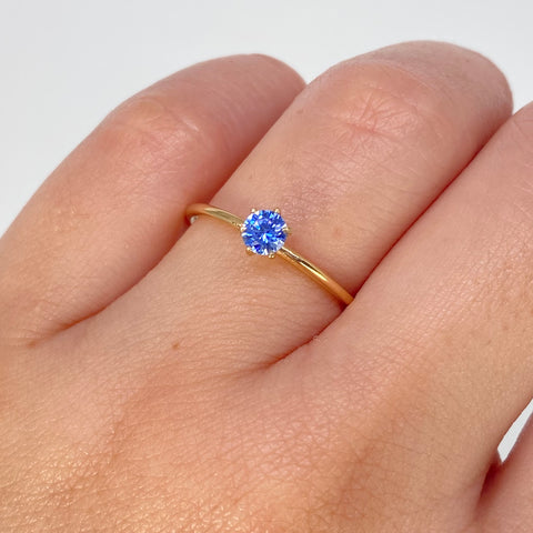 Anillo Solitario Circon Azul Oro amarillo / Talla 7 1/4 / 1,25 Gr †