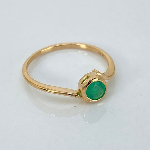 Anillo Solitario Esmeralda Ovalado 53PTS Oro amarillo 18k / Talla 6 1/4 / 1,5 Gr