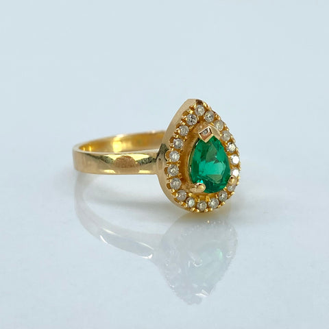 Anillo Gota Diamantes Y Esmeraldas / 0,6 Qts Esmeraldas / 0,20 Qts Diamantes Oro amarillo 18k / Talla 7 1/4 / 5,12 Gr *