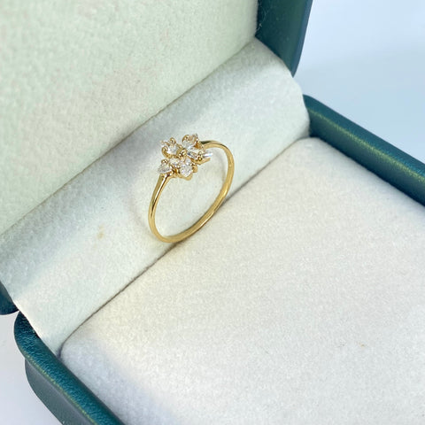Anillo Flor Circones Blancos Oro amarillo 18k / Talla 6 3/4 / 1,24 Gr