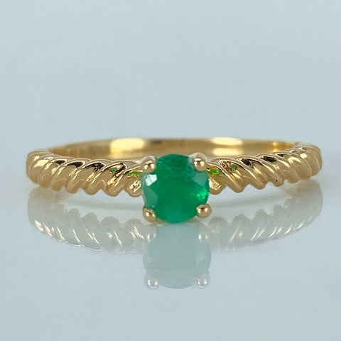 Anillo Solitario Esmeralda Entorchado 0.26 CT  Oro amarillo 18k / Talla 6 1/2 / 2,05 Gr *