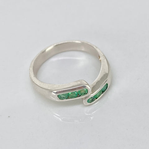 Anillo Esmeraldas Cruzado 0.24Ct / Talla 7 Plata 925 3,25 Gr *