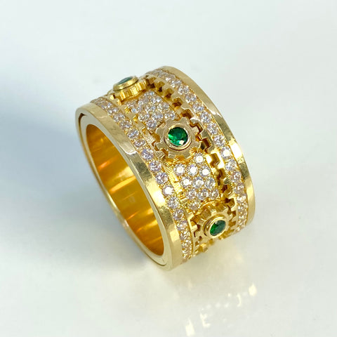 Anillo Engranaje Circones Blancos Y Verdes / POR FABRICACIÓN Oro amarillo 18k / Talla 9 1/2 / 25 Gr *