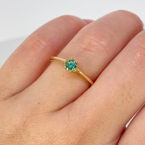 Anillo Solitario Circon Verde Oro amarillo / Talla 7 1/2 / 1,64 Gr †