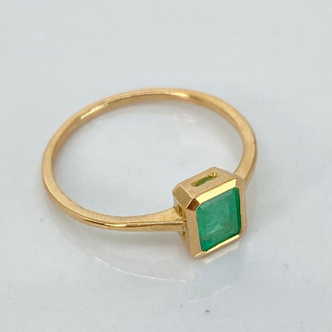 Anillo Solitario Esmeralda Rectangular 58PTS Oro amarillo 18k / Talla 6 / 1,55 Gr