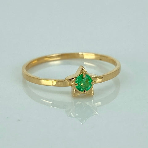 Anillo Estrella Esmeraldas 13pts Oro amarillo 18k / Talla 6 3/4 / 1,27 Gr †