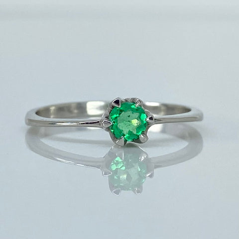 Anillo Solitario Esmeralda 0.24Ct  Oro blanco 18k / Talla 6 / 1,5 Gr *