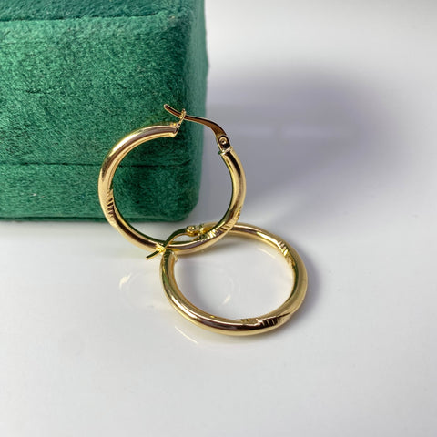 Candongas Lisas Redondas / Semi Diamantadas  Oro amarillo 18k 3,19 Gr / 3,1 Cm  †