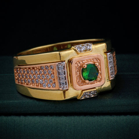 Anillo Cuadro Circon Verde Central Y Circones Blancos Tres oros 18k / Talla 10 1/4 / 8,60 Gr †