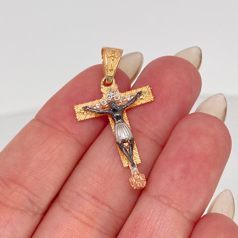 Dije Cristo Buga Circones Blancos Tres oros 3,3 Gr / 3,5 Cm †