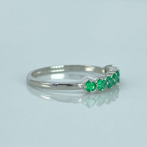 Anillo 7 Esmeraldas 30PTS Oro blanco / Talla 6 1/2 / 1,8 Gr *