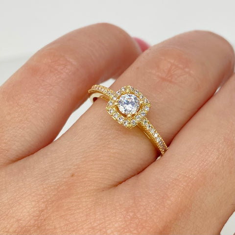 Anillo Solitario Cuadro Circones Blancos Oro amarillo 18k / Talla 7 / 2,34 Gr †