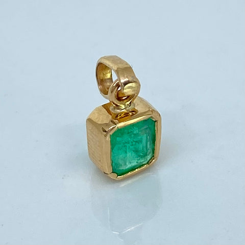 Dije Cuadrado Esmeralda 46PTS Oro amarillo 0,66 Gr / 1,3 Cm *