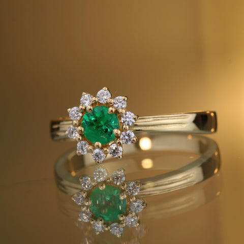 Anillo Solitario Esmeraldas 36Pts Diamantes 18Pts POR FABRICACION Oro amarillo 18k / Talla 5/10 / 4 Gr / 4,5 mm *