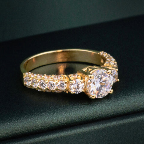 Anillo Solitario Con Circones POR FABRICACION Oro amarillo 18k / Talla 5/10 / 4,1 Gr *