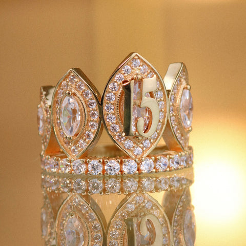 Anillo 15 Años Personalizado Con Circones POR FABRICACION Oro amarillo 18k / Talla 6/10 / 9 Gr *