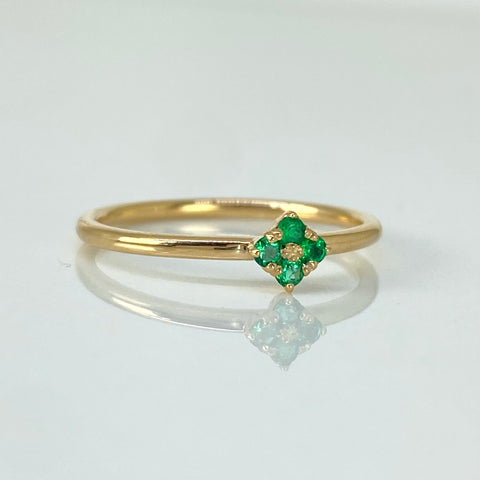 Anillo Trebol Esmeraldas 10PTS Oro amarillo 18k / Talla 6 1/2 / 1,55 Gr *
