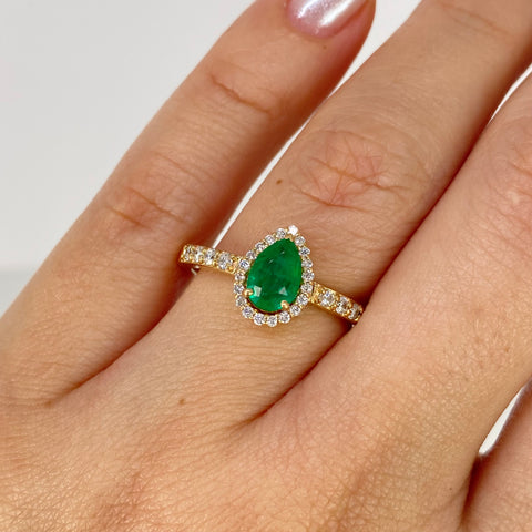 Anillo Solitario Lagrima Esmeralda y Diamantes POR FABRICACION Oro amarillo 18k / Talla 6/10 / 4,21 Gr *
