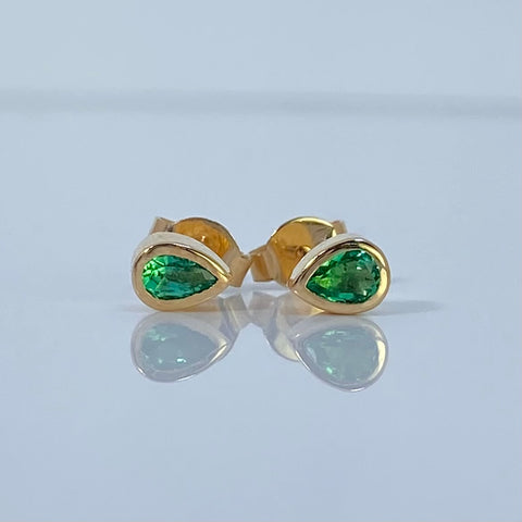 Topos Lagrima Bisel / 30 Pts Esmeralda Oro amarillo 18k 1,5 Gr / 5 mm  *