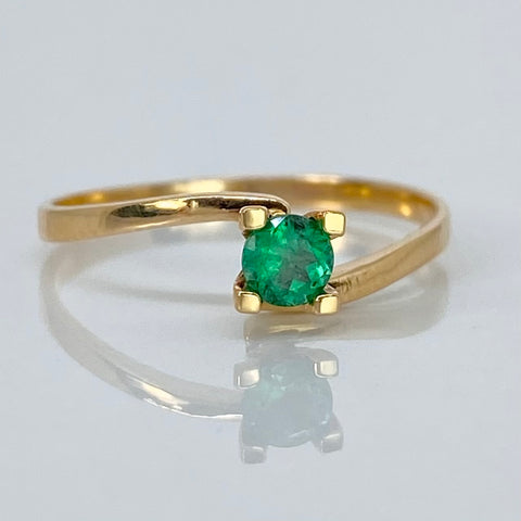 Anillo Solitario Esmeralda 30PTS Oro amarillo 18k / Talla 5 1/4 / 1,15 Gr *