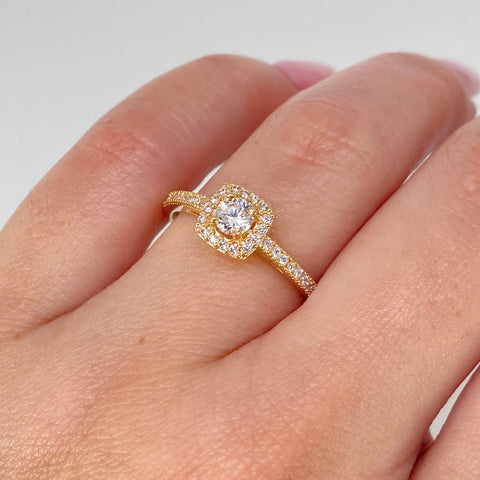 Anillo Solitario Cuadrado Circones Blancos Oro amarillo / Talla 8 1/4 / 2,2 Gr