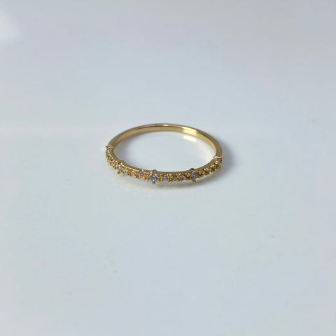 Anillo Circones Blancos Oro amarillo 18k / Talla 7 1/4 / 1,16 Gr †
