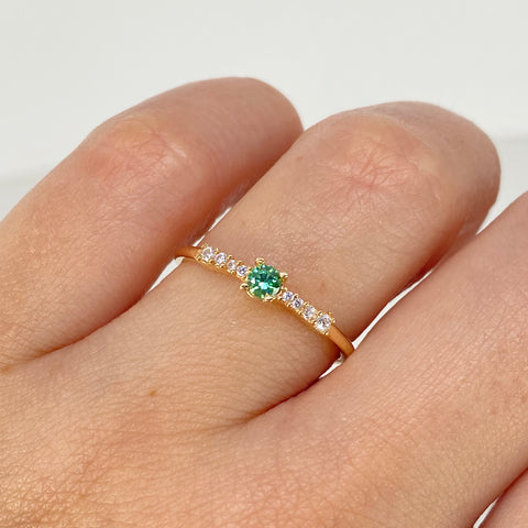 Anillo Solitario Churumbela Circon Blancos Verde Oro amarillo / Talla 7 1/2 / 1,33 Gr