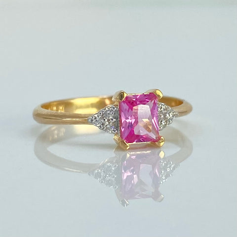 Anillo Cuadro Circones Rosa Y Blancos Oro amarillo 18k / Talla 6 1/4 / 2,06 Gr