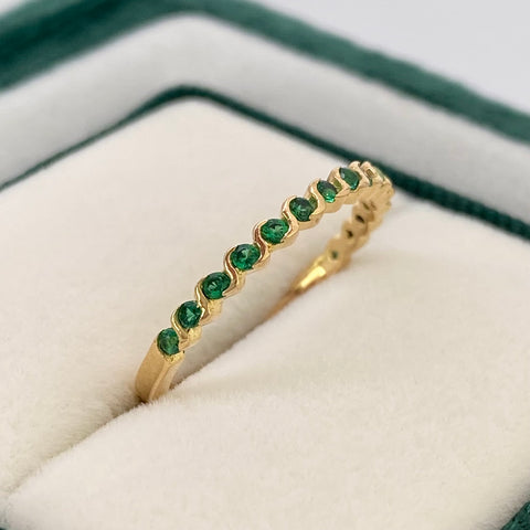Anillo Circones Verdes Oro amarillo 18k / Talla 6 / 1,66 Gr *
